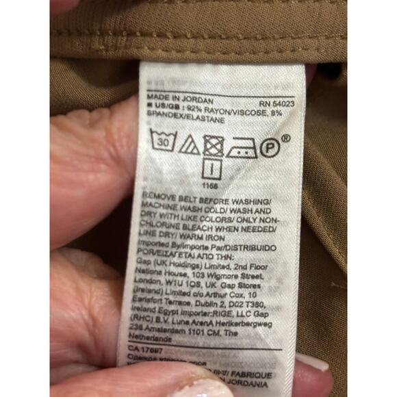 Banana Republic HIgh Rise Tapered Cargo Pant, tan, year round, capsule wardrobe - Picture 7 of 7